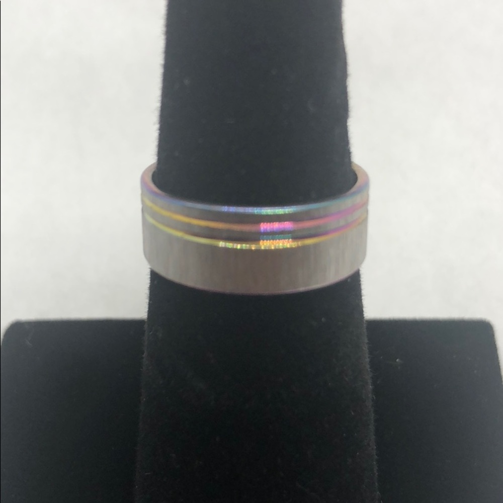 Men’s ring.